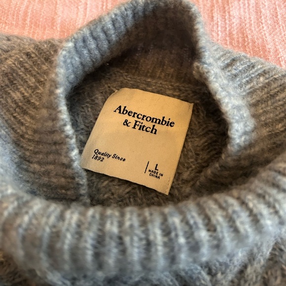 LIGHT BLUE 💙 Abercrombie mock neck!! - Picture 3 of 3